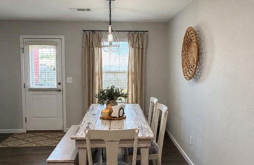 Fayetteville House | This house is a 4 bedroom(s), 2 bathrooms, located in Fayetteville, AR.