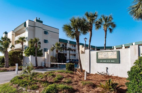 Edisto Island Villa | 111 Bay Creek Villa | 1st Floor Villa | Panoramic Creek, River & Marina Views | Communal Pool