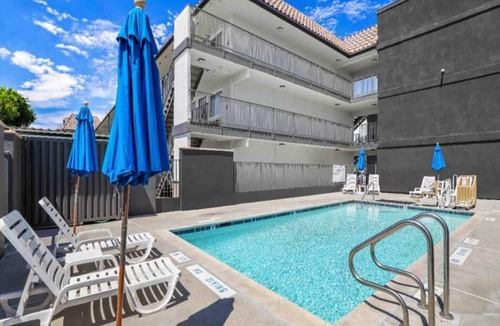 Central Escondido Apartment | 2 Queen Beds | Mini Fridge
