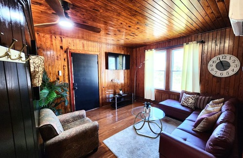 Midtown Apartment | The Cabin - 2 Br 1 Ba Apt Near Downtown