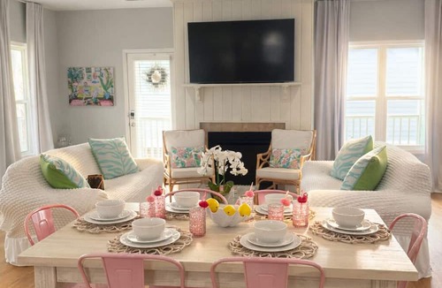 Tybee Island Cottage | Let's FlaminGO Tybee Cottage: FREE Golf Cart, Hot Tub Cabana, 2 Kings, Sleeps 6