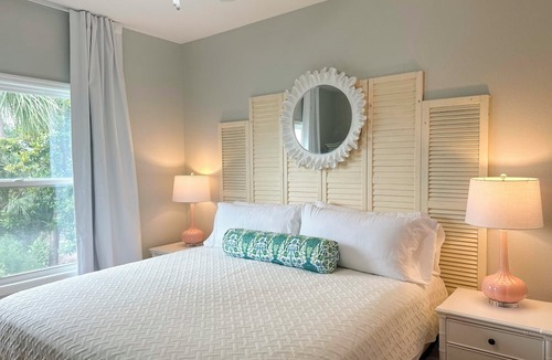 Tybee Island Cottage | Let's FlaminGO Tybee Cottage: FREE Golf Cart, Hot Tub Cabana, 2 Kings, Sleeps 6