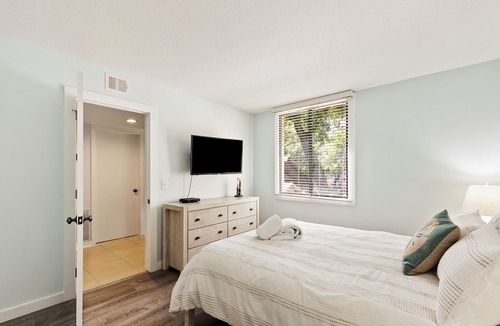 Harbour Town Condo | Sea Pines -Spacious & Renovated, Heart of Harbour Town, Pet Friendly