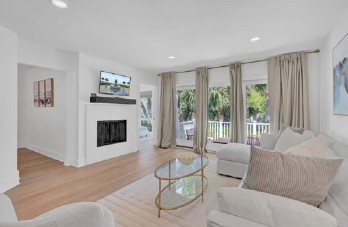 Twin Oaks Condo | Award-Winning Resort Amenities | Racquet Club Villa 22