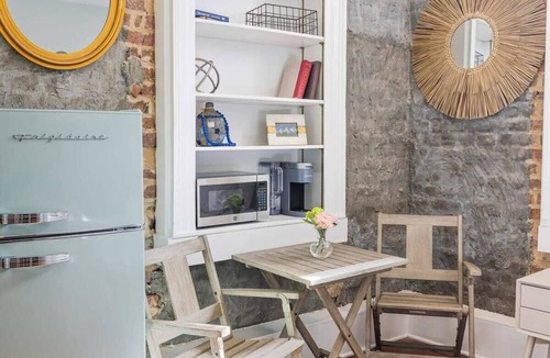 French Quarter Condo | Luxury French Quarter 1bd Suite w. Parking