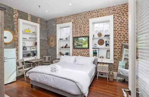 French Quarter Condo | Luxury French Quarter 1bd Suite w. Parking