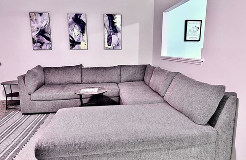 Burton Apartment | Cozy And Centrally Pet Friendly