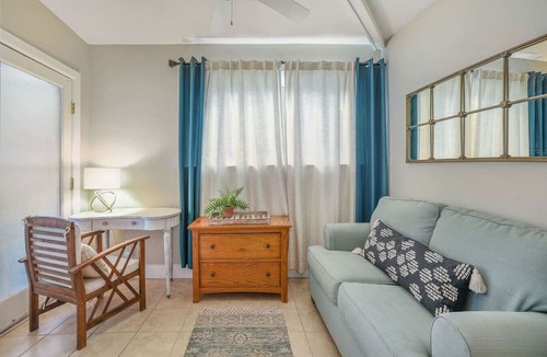Mount Pleasant Apartment | Cozy 2br/1ba Shem Creek Hideaway!