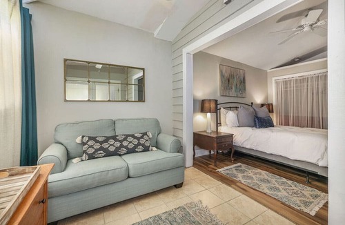 Mount Pleasant Apartment | Cozy 2br/1ba Shem Creek Hideaway!