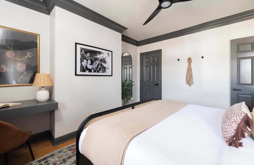 Old West Broad Neighborhood Condo | Renovated Townhome Near Forsyth Park | Parking