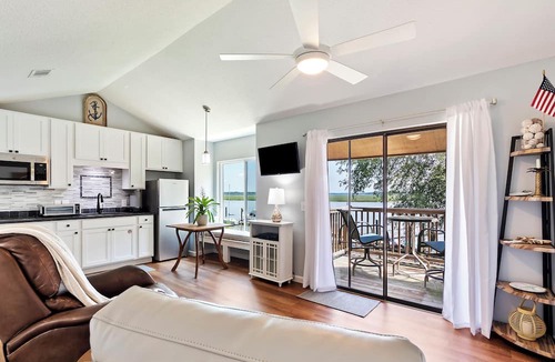 Beaufort Condo | Mariners' Nautical Nest on Port Royal's Battery Creek
