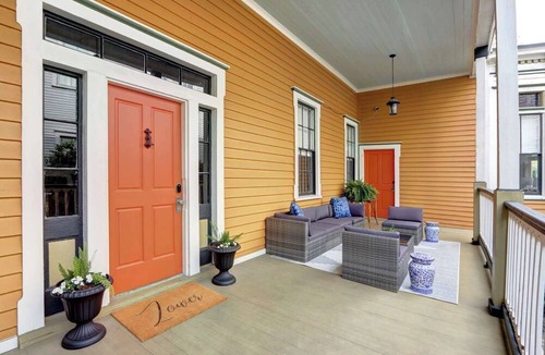 Savannah Victorian District Apartment | The Koi Retreat, Victorian | Huge Porch | Parking