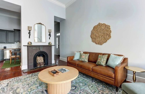 Savannah Victorian District Apartment | The Koi Retreat, Victorian | Huge Porch | Parking