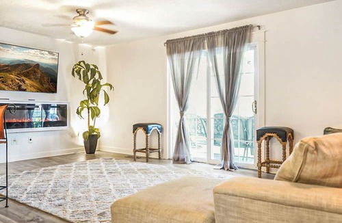 Goose Creek House | 2 Private Balconies ° Fire Place ° BBQ