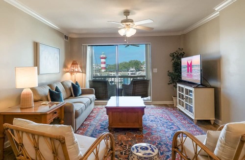 Harbour Town Condo | MyStay at 1027 Caravel Ct. - Iconic Harbour Town Lighthouse View & Pool Access!