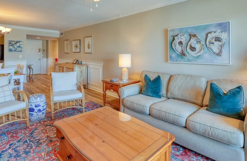 Harbour Town Condo | MyStay at 1027 Caravel Ct. - Iconic Harbour Town Lighthouse View & Pool Access!