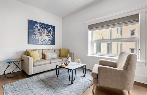 Downtown Charleston Apartment | The Quad at 493 - 4 Suites - Right on King!
