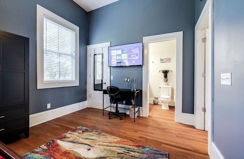 Metropolitan Condo | Walkable to Forsyth Park, queen bed, spacious and super comfy