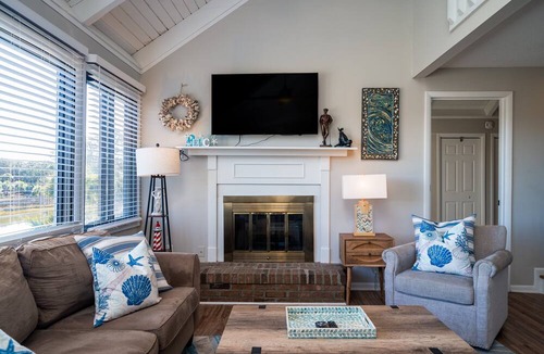 Seabrook Island Cottage | 2BR/2BA + Loft Cottage! Close to Beach! Golf Course Views! Amenity access Available!