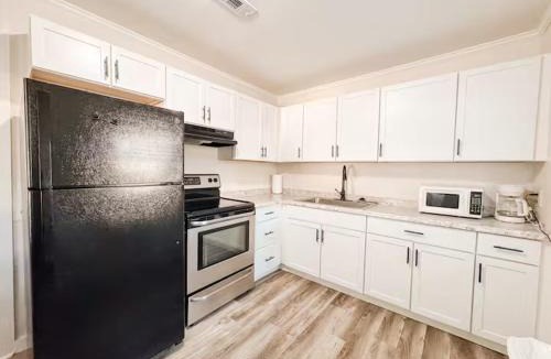Beaufort House | Charming 2BR Cottage 10 Min to Parris Island and Downtown Beaufort
