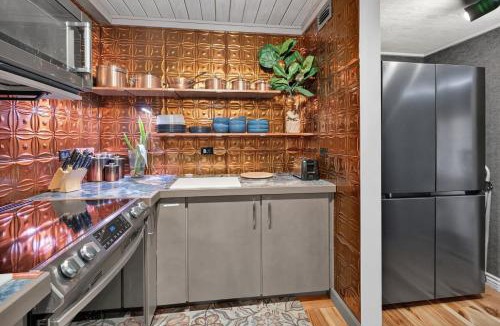 Hilton Head Island House | Artist's Cottage - Eclectic Retreat Near Coligny
