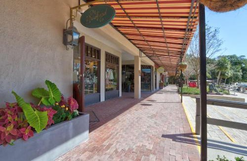 South Beach Villa | 2BR Bluff Villa w Balcony Walk to Salty Dog