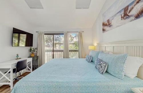 Shipyard Plantation House | Renovated Beach Villa, 7 Min Walk to Beach, Pool, Tennis, Pets Ok, Sleeps 8