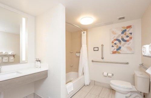 North Charleston Hotel | Holiday Inn Express Hotel & Suites Charleston - Northwoods by IHG