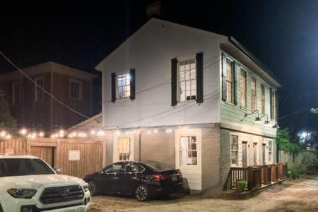 Savannah Victorian District House | Stylish Savannah Condo Steps to Forsyth Park
