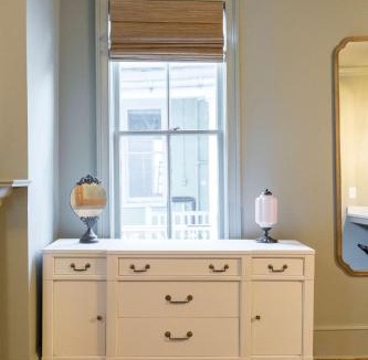 Harleston Village Bed & Breakfast | Historic B&B Veranda King Suite Walk to King