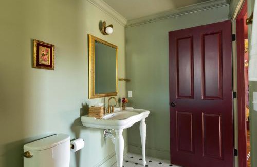 Harleston Village Bed & Breakfast | The Nicholas George's King Suite- Walk to King