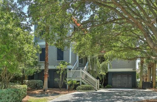 Isle of Palms House | Palm Blvd 2906 - All Decked Out