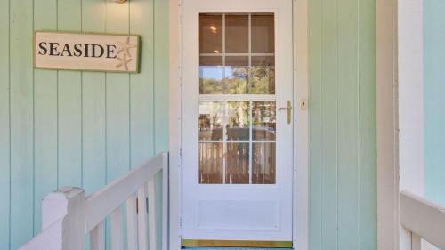 Twin Oaks House | 3 Twin Oaks Lane by AvantStay