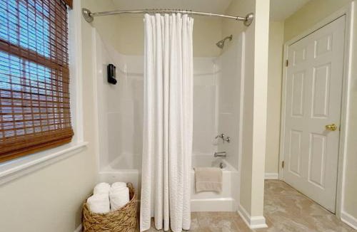 Whitemarsh Island House | Large Home Sleeps 10 Beach & Downtown Dog Heaven