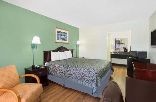 Fort Myers Hotel | Travelodge by Wyndham Fort Myers Cape Coral
