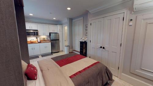 Historic District - North Apartment | Suite Escape