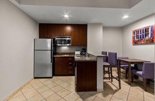 West Ashley Hotel | Comfort Suites Charleston West Ashley
