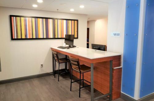 Dentsville Hotel | Holiday Inn Express Columbia NE - Fort Jackson by IHG