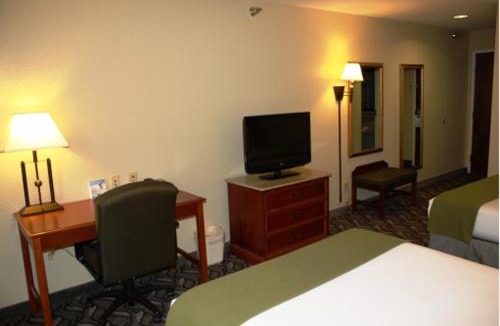 Lonoke Hotel | Holiday Inn Express Hotel & Suites Lonoke I-40 by IHG