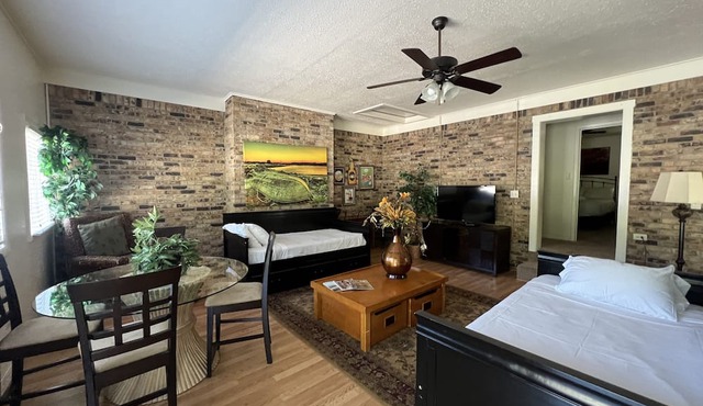 Two bedroom House with fenced in yard, covered patio area, located at the Joplin Inn at the entrance to Mountain Harbor, just 1 1/2 miles from Lake Ouachita. by RedAwning