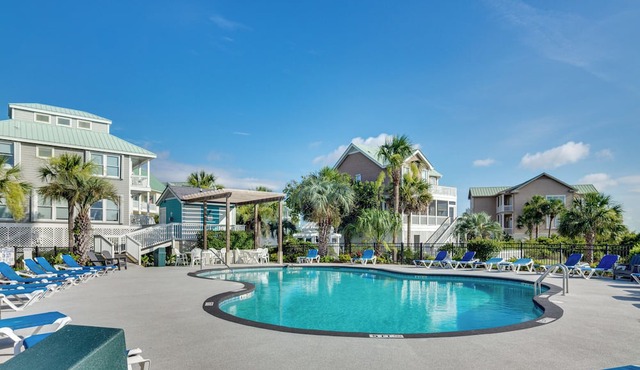 St Helena Island Condo - 1/2 Mi to Beach