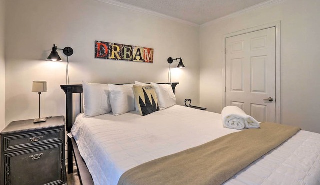 Patio & Gas Grill: Charming Bluffton Escape!