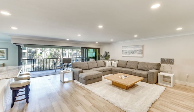 Luxury Sanibel Condo w/Ocean View: Steps to Beach in Sanibel