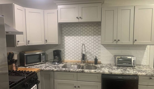 Sweet Summit house! Clean, cozy, quiet and close to everything! 20 min to U of A in Prairie Grove