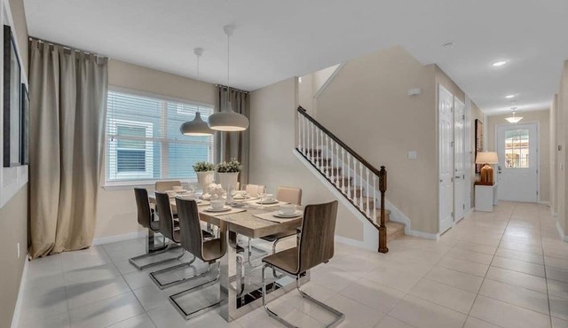 5 Bedrooms S/Solara Home by RedAwning