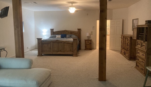 Great Lakefront for your getaway. Perfect for couples to share for the eclipse. in Heber Springs