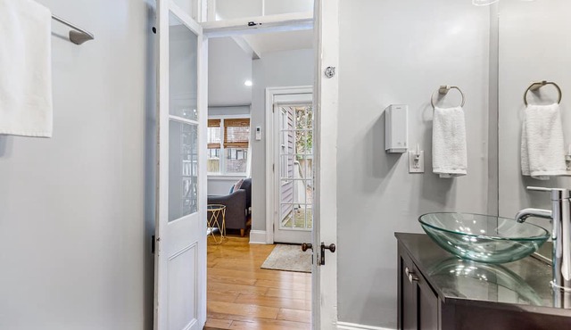 Spacious Apartment Downtown