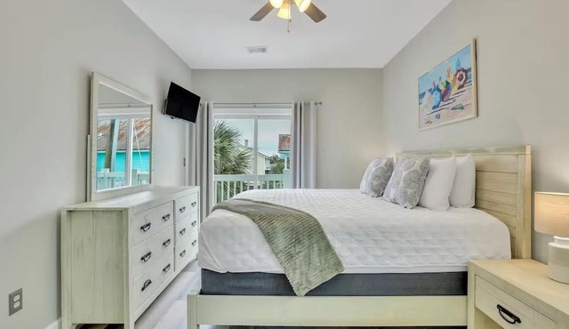 Lovely Tybee Condo Close to Beach
