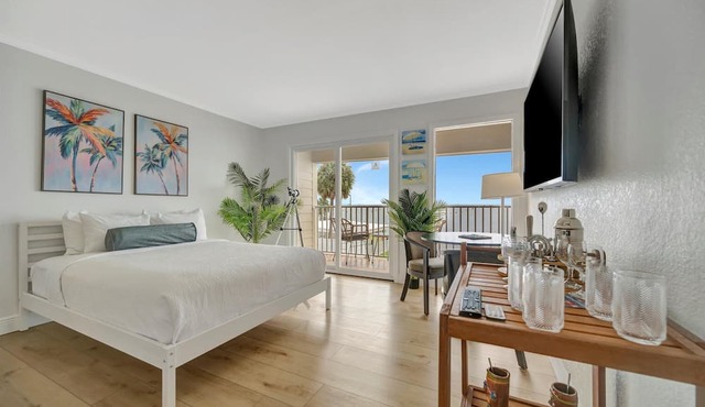 Palm Court a Bayview 2 Bed Suite Heated Pool in Tampa