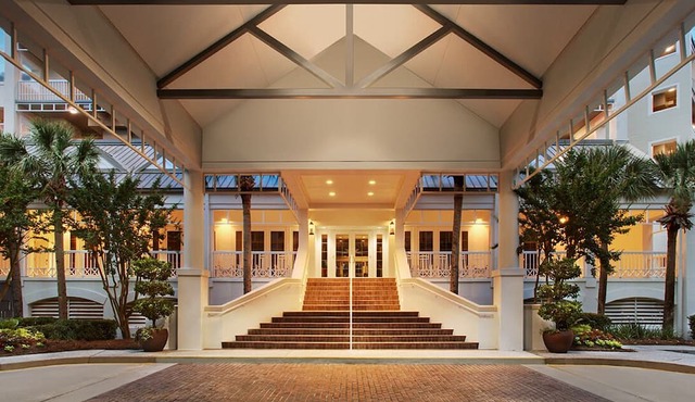 Marriott Harbour Club Resort - 2 Bedroom, 2 Bath, Kitchen, Living Area
